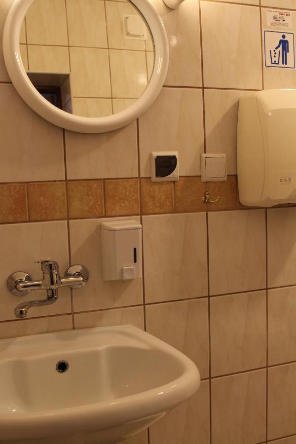 Bar Malwa Motel อเล็กซานดรูฟ ลูดสกี ภายนอก รูปภาพ