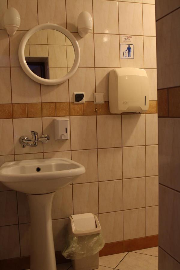 Bar Malwa Motel อเล็กซานดรูฟ ลูดสกี ภายนอก รูปภาพ
