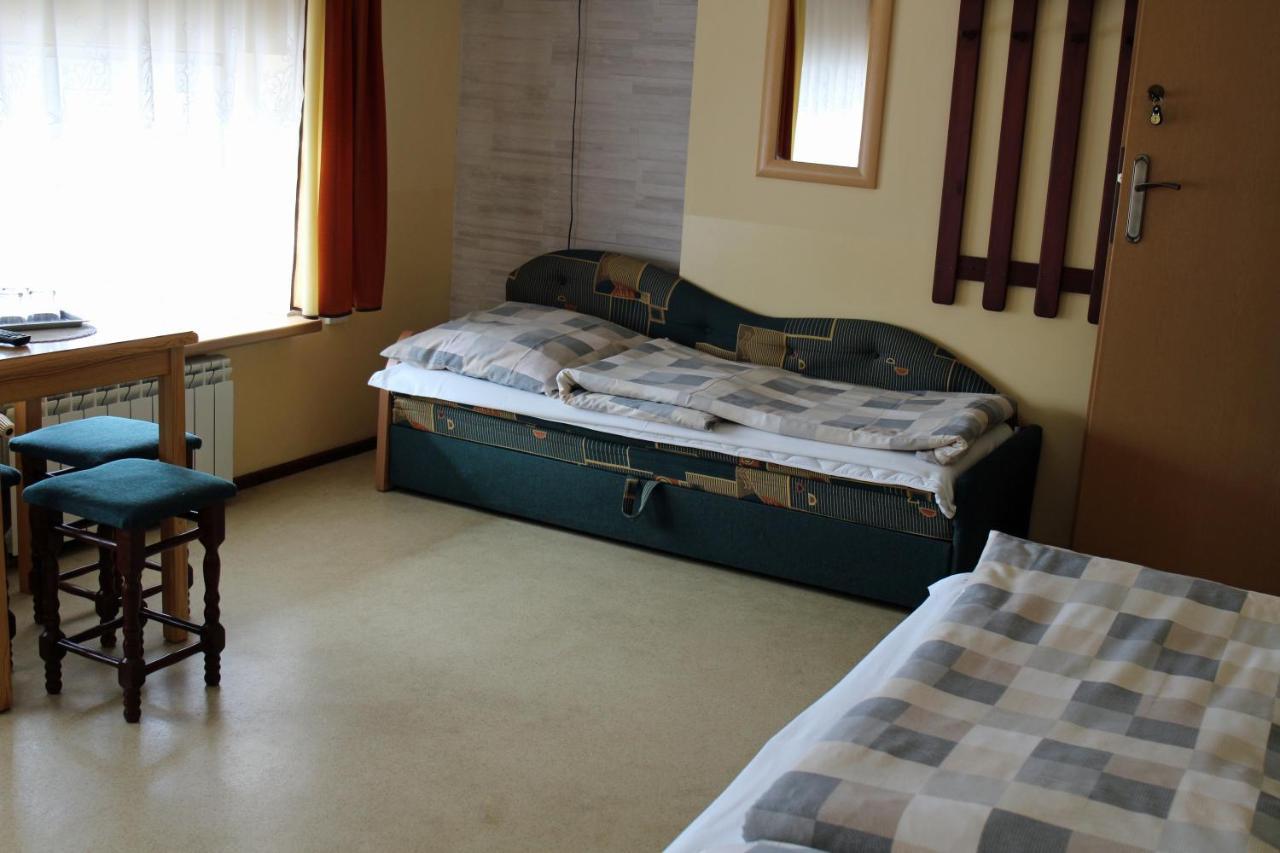 Bar Malwa Motel อเล็กซานดรูฟ ลูดสกี ภายนอก รูปภาพ