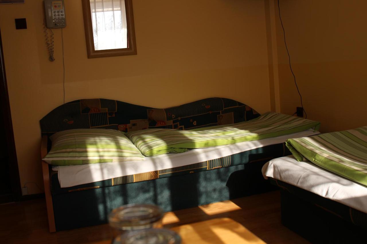 Bar Malwa Motel อเล็กซานดรูฟ ลูดสกี ภายนอก รูปภาพ