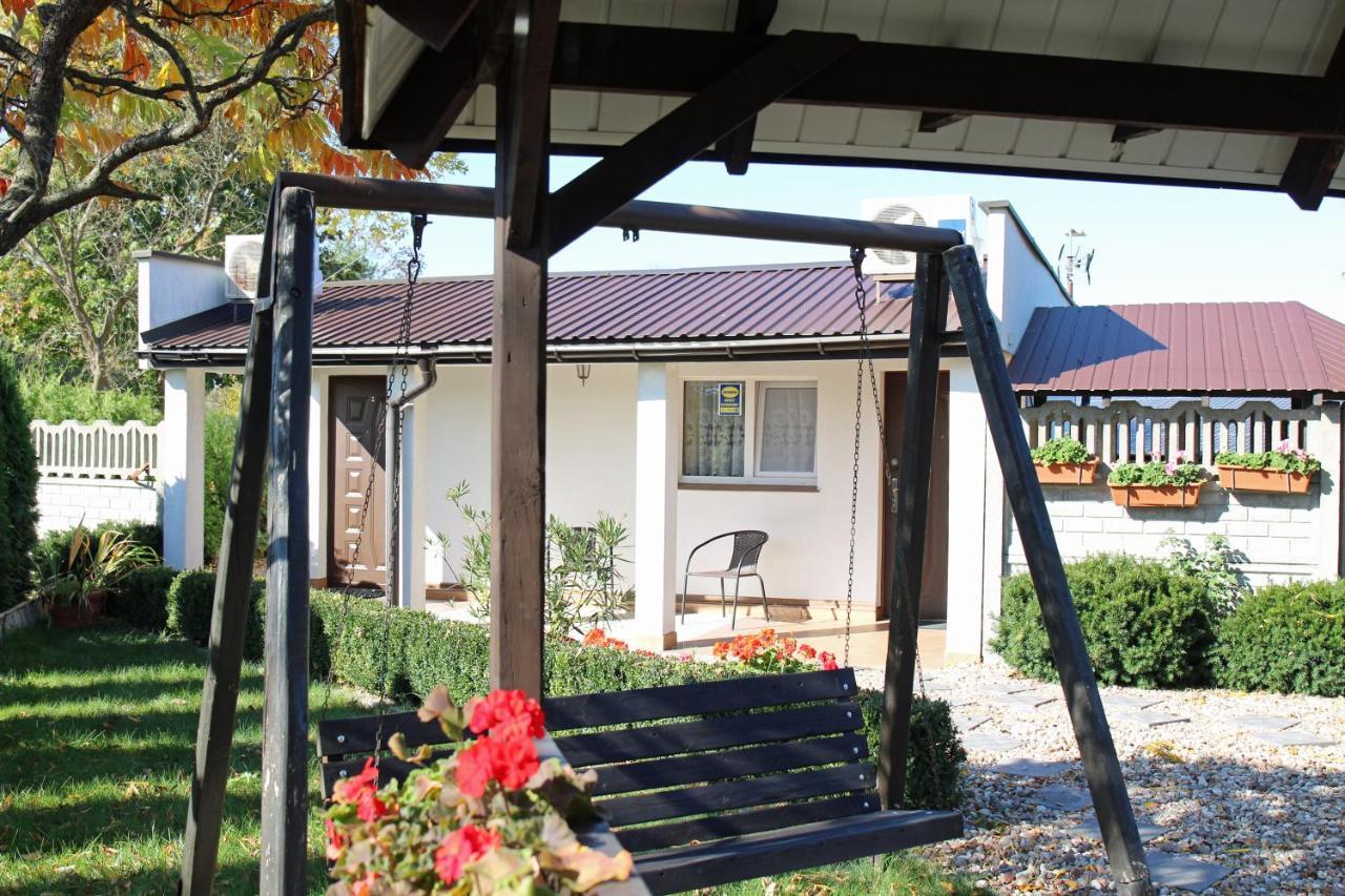 Bar Malwa Motel อเล็กซานดรูฟ ลูดสกี ภายนอก รูปภาพ