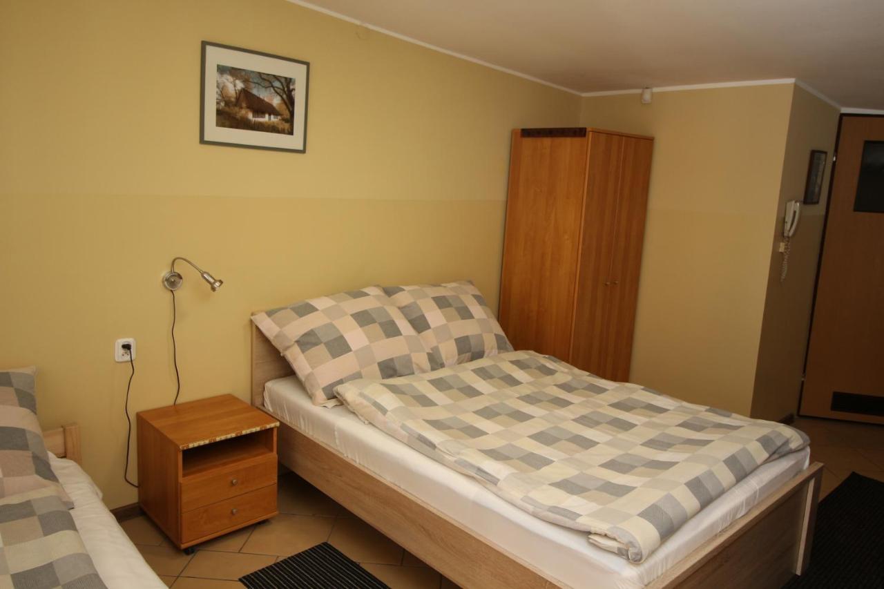 Bar Malwa Motel อเล็กซานดรูฟ ลูดสกี ภายนอก รูปภาพ