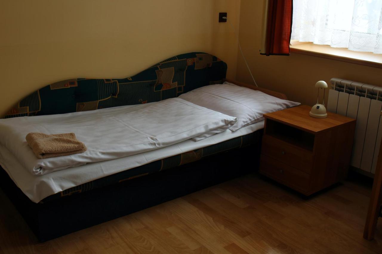 Bar Malwa Motel อเล็กซานดรูฟ ลูดสกี ภายนอก รูปภาพ