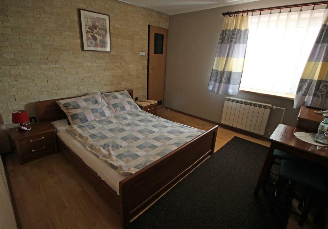 Bar Malwa Motel อเล็กซานดรูฟ ลูดสกี ภายนอก รูปภาพ