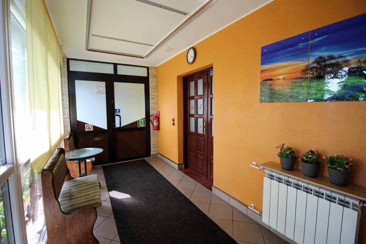 Bar Malwa Motel อเล็กซานดรูฟ ลูดสกี ภายนอก รูปภาพ